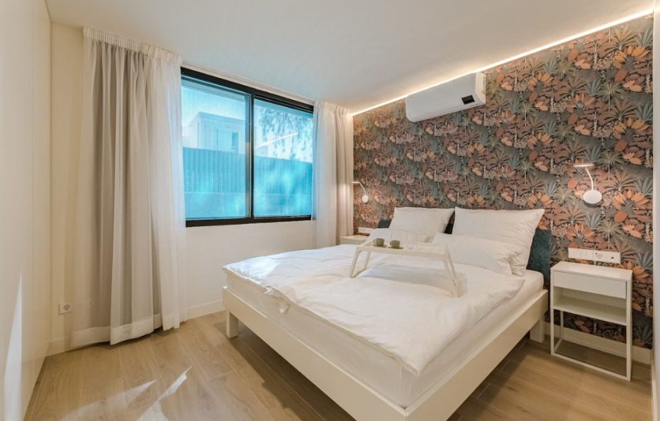 Villa Solaris, Playa de las Americas – Heated Pool and Sea View