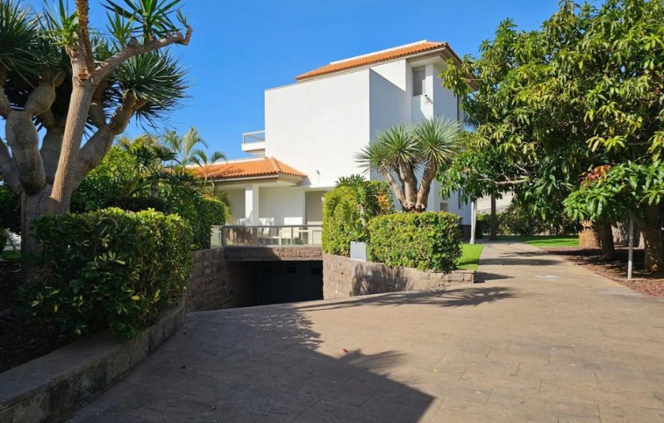 Villa Aura Prive, Costa Adeje – Heated Pool and Luxury Interiors