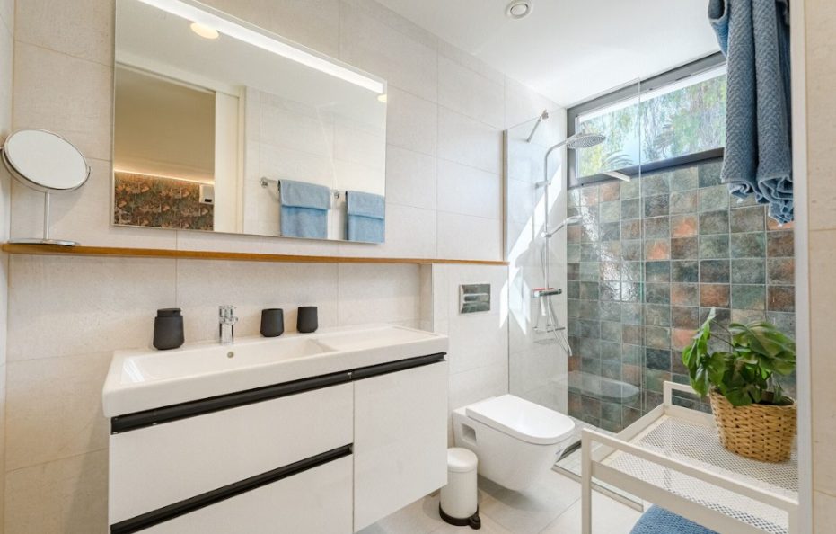 Villa Solaris, Playa de las Americas – Heated Pool and Sea View