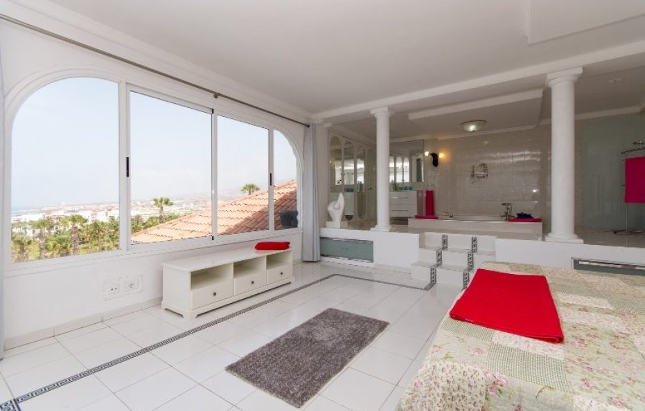 Villa Pardo, Costa Adeje – Heated Pool & Panoramic Sea Views