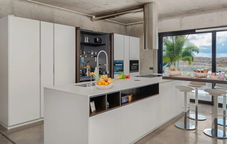 Villa Mar Sereno, Adeje – Heated Infinity Pool and Panoramic Sea Views