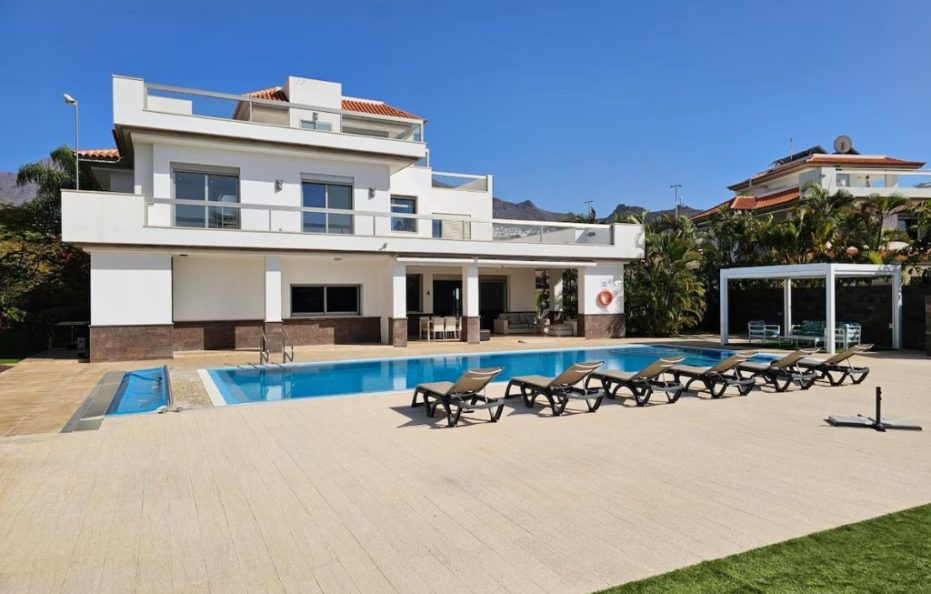 Villa Aura Prive, Costa Adeje – Heated Pool and Luxury Interiors