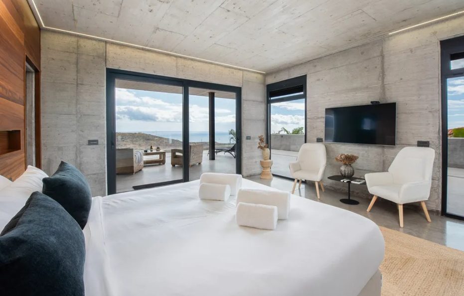 Villa Mar Sereno, Adeje – Heated Infinity Pool and Panoramic Sea Views