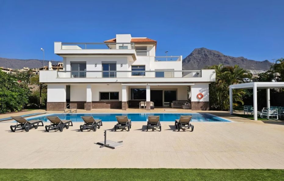 Villa Aura Prive, Costa Adeje – Heated Pool and Luxury Interiors