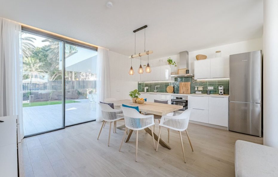 Villa Solaris, Playa de las Americas – Heated Pool and Sea View