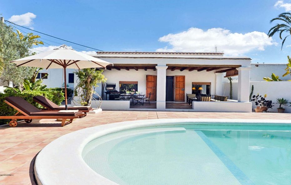 Villa Azulon – Luxury Retreat 400m from Playa den Bossa, Ibiza