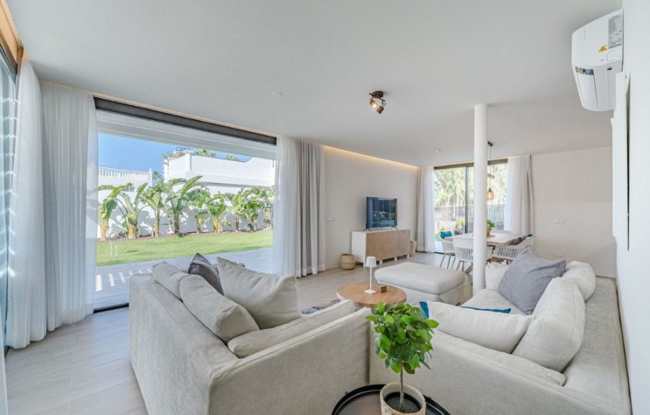 Villa Solaris, Playa de las Americas – Heated Pool and Sea View