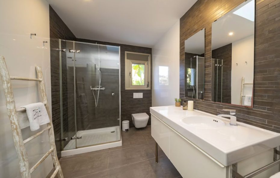 Villa Oasisina, Ibiza – Modern Oasis with Pool and Views