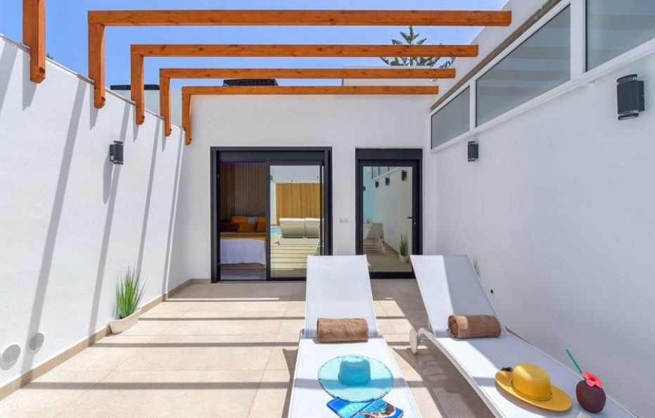 Villa Tanita, Playa del Ingles – Heated Pool and Prime Location