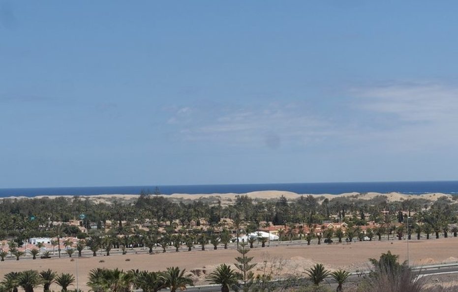 Villa Salazar – Modern 4-Bed Retreat with Stunning Views in Maspalomas