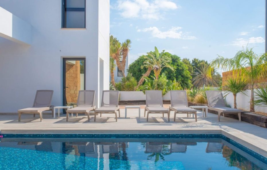 Casa Mar Serena, San Antonio Bay – Modern Pool Villa Near the Sea