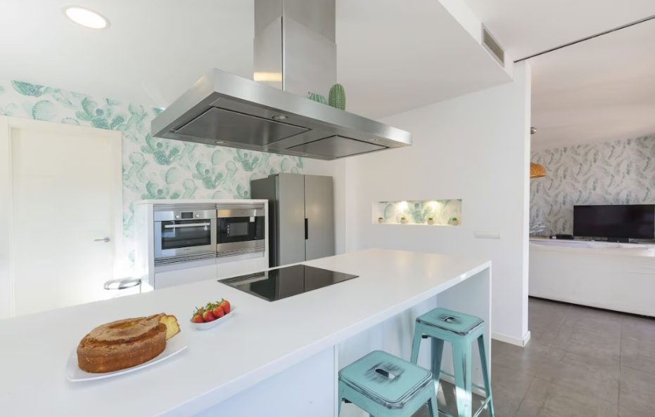 Villa Oasisina, Ibiza – Modern Oasis with Pool and Views