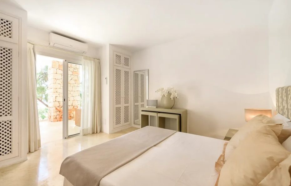 Villa Marlin, Cala Jondal Ibiza – Saltwater Infinity Pool Sea Views