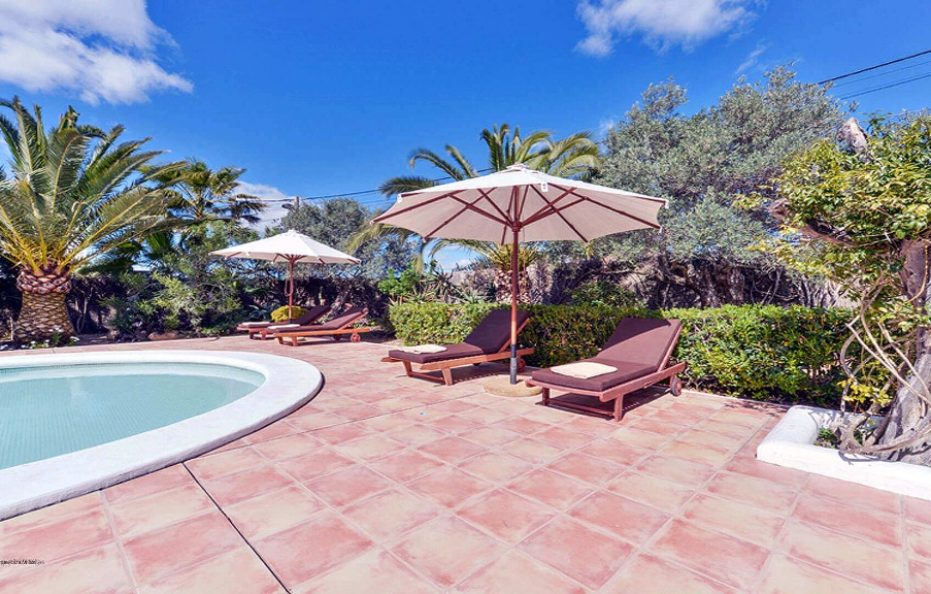 Villa Azulon – Luxury Retreat 400m from Playa den Bossa, Ibiza