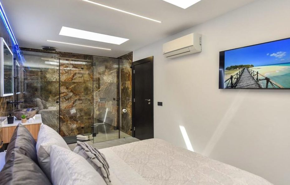 Villa Tanita, Playa del Ingles – Heated Pool and Prime Location