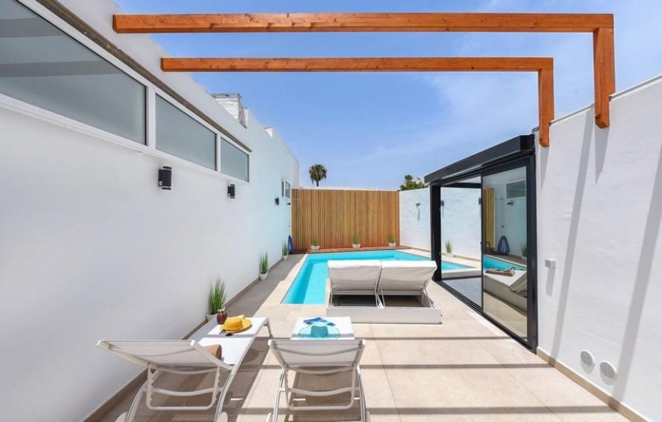 Villa Tanita, Playa del Ingles – Heated Pool and Prime Location