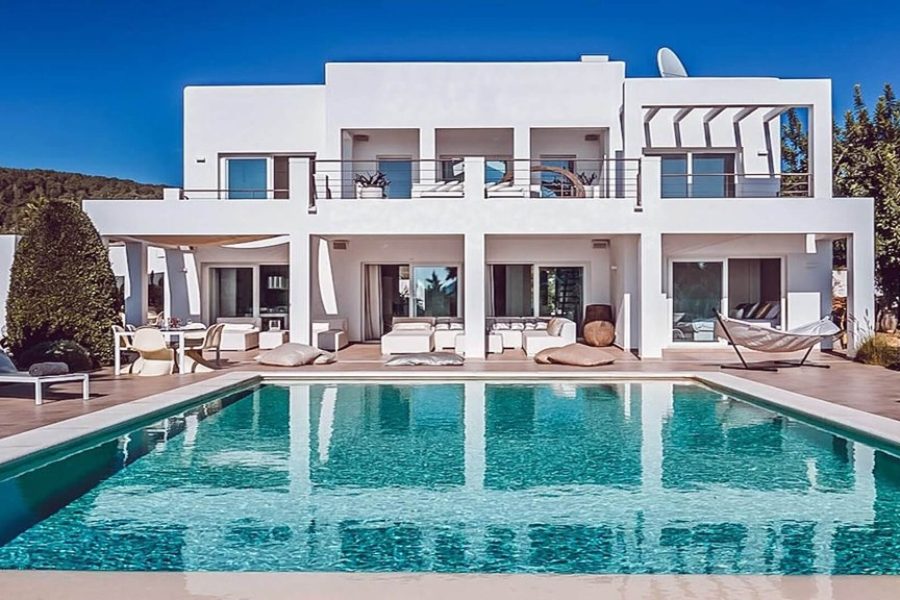 Villa Suave – 6BR Retreat with Pool and Tennis Court in Cala Jondal