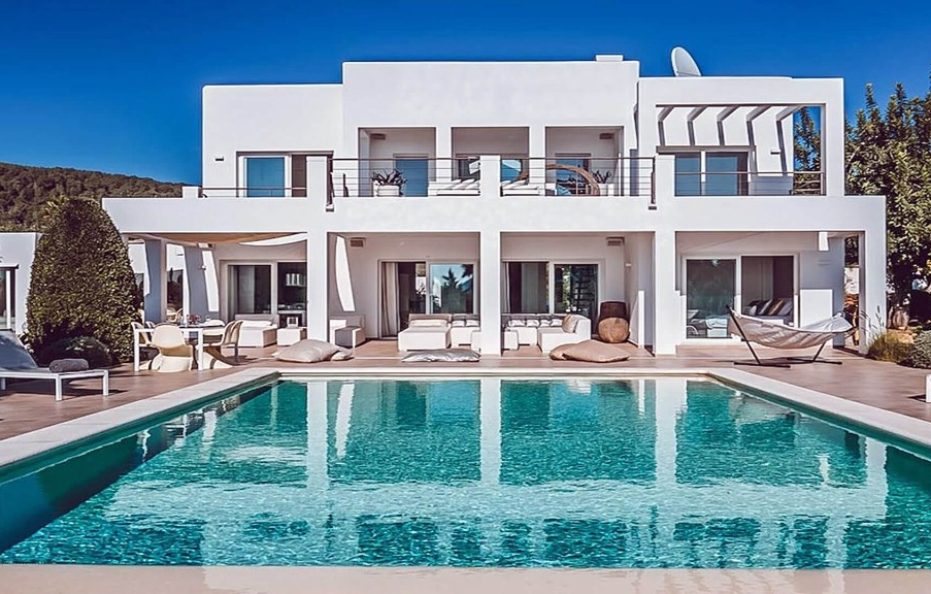 Villa Suave – 6BR Retreat with Pool and Tennis Court in Cala Jondal
