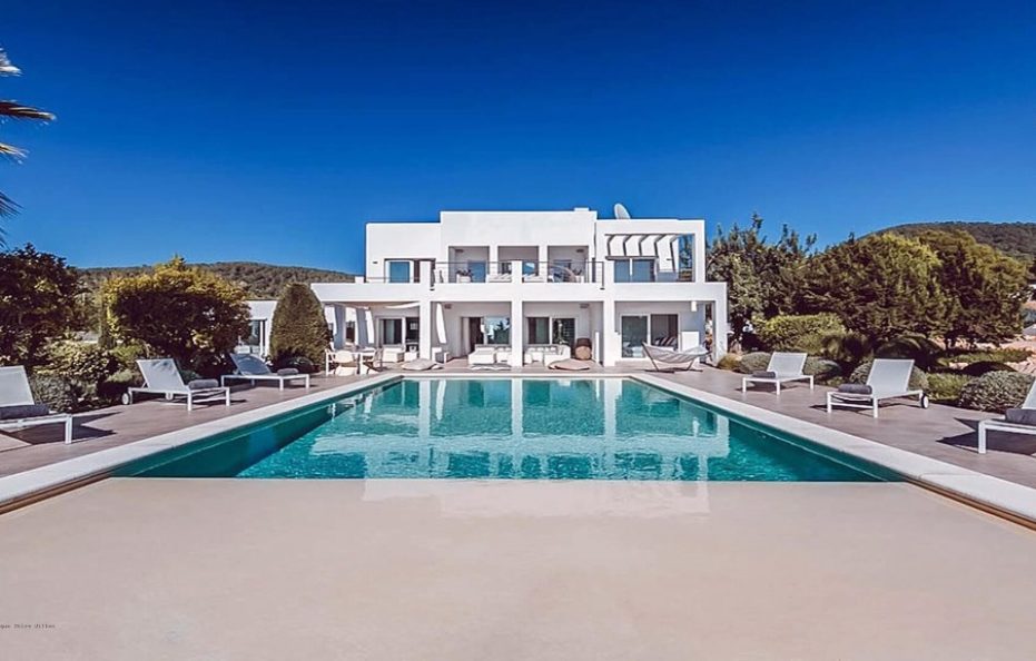 Villa Suave – 6BR Retreat with Pool and Tennis Court in Cala Jondal