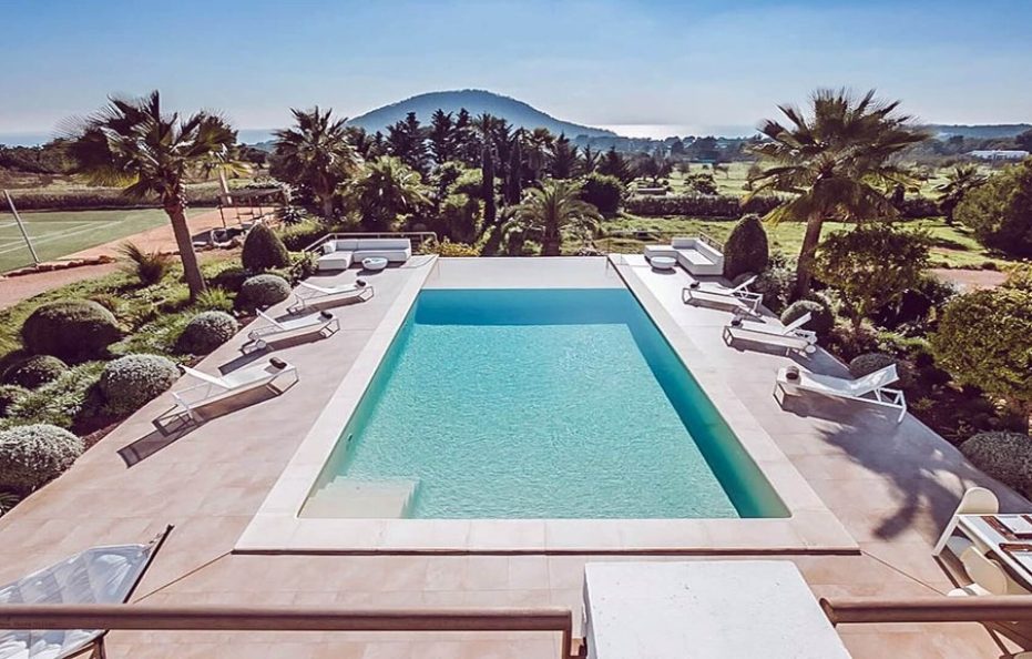 Villa Suave – 6BR Retreat with Pool and Tennis Court in Cala Jondal
