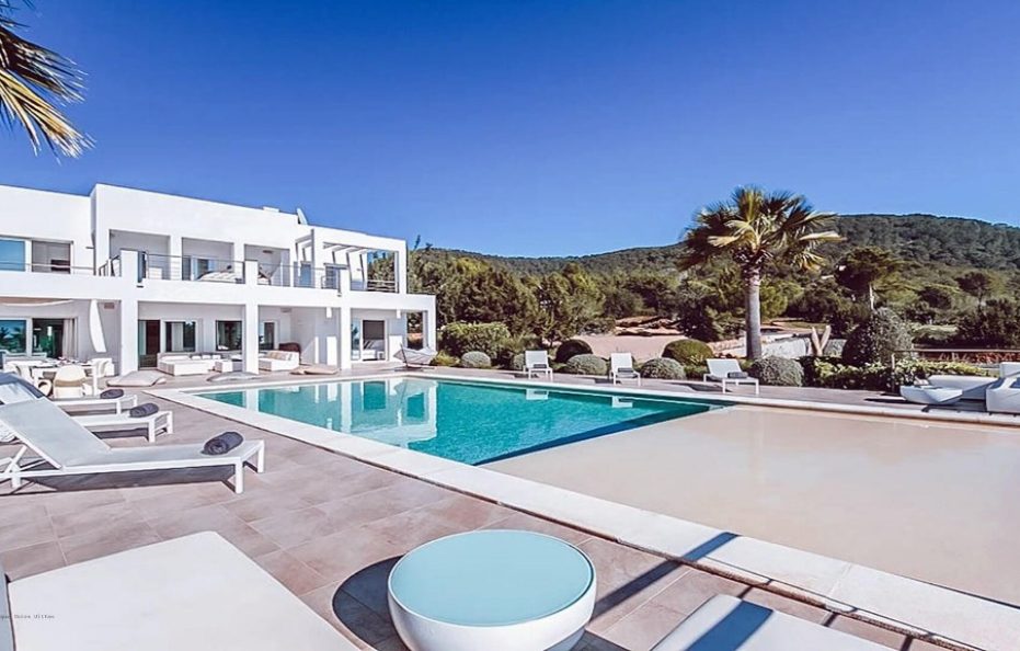 Villa Suave – 6BR Retreat with Pool and Tennis Court in Cala Jondal