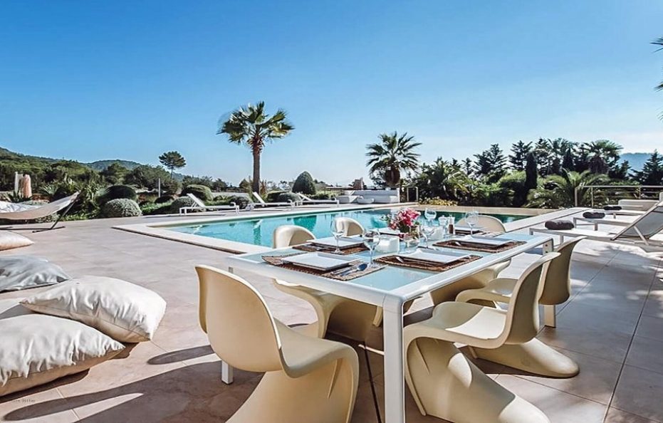 Villa Suave – 6BR Retreat with Pool and Tennis Court in Cala Jondal