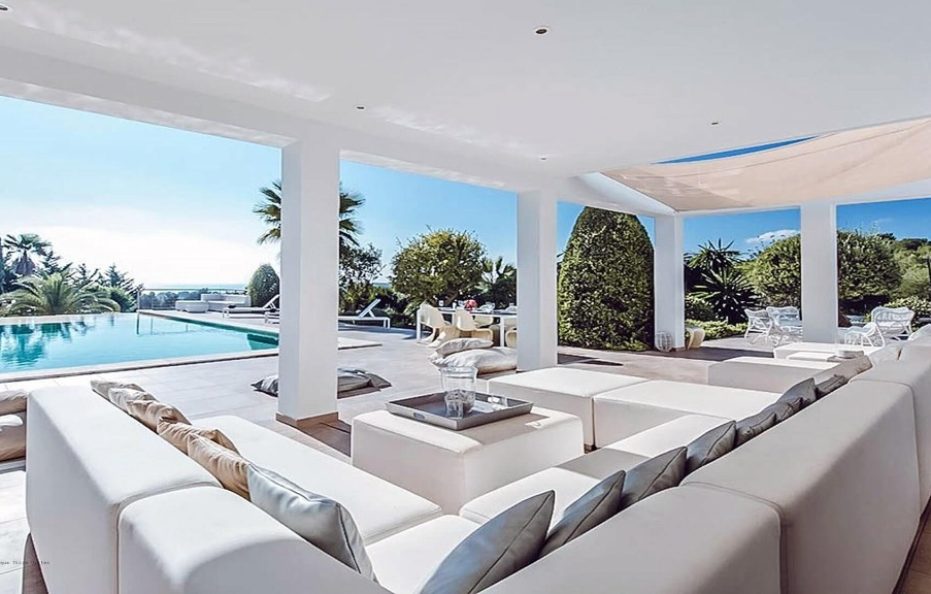 Villa Suave – 6BR Retreat with Pool and Tennis Court in Cala Jondal