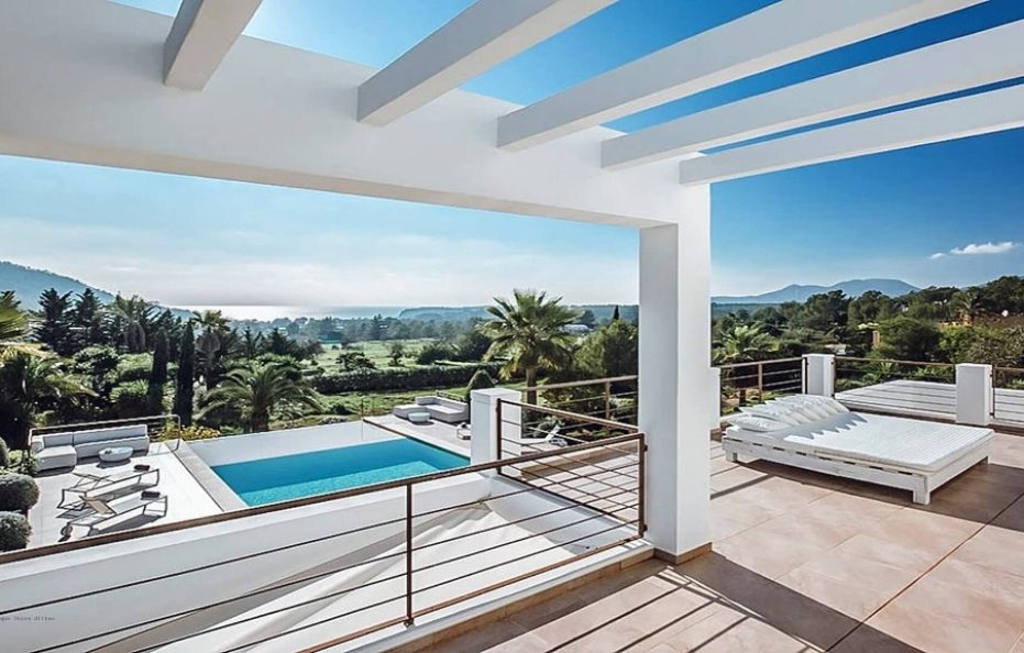 Villa Suave – 6BR Retreat with Pool and Tennis Court in Cala Jondal