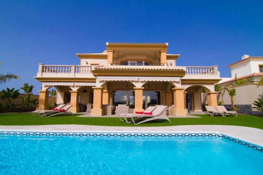 Villa Arcadio – 4-Bedroom with Ocean Views in La Caleta, Tenerife