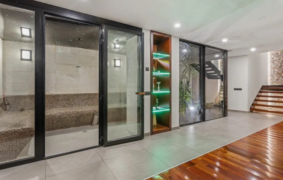 Villa Auguri, Costa Adeje – Heated Pool, Gym and Luxurious Retreat