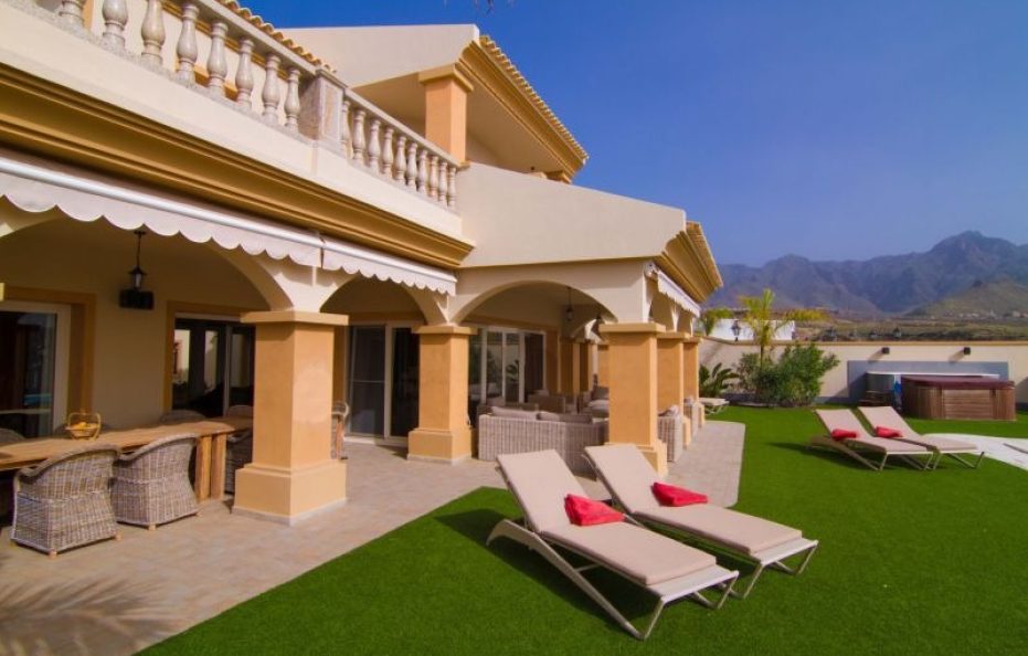 Villa Arcadio – 4-Bedroom with Ocean Views in La Caleta, Tenerife