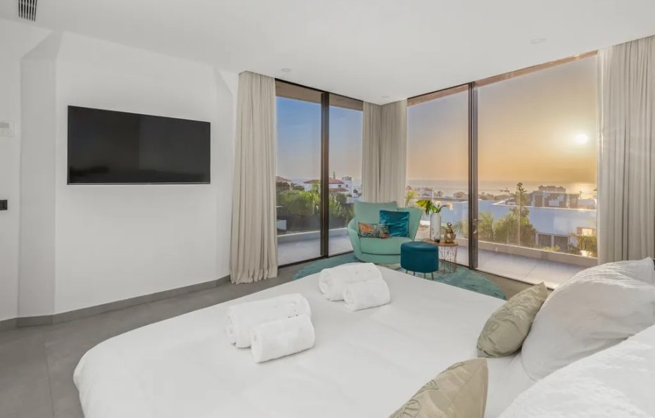 Villa Auguri, Costa Adeje – Heated Pool, Gym and Luxurious Retreat