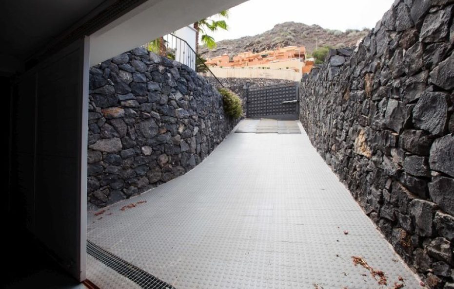 Villa Albarracin, Chayofa, Tenerife Stunning Luxury with Pool