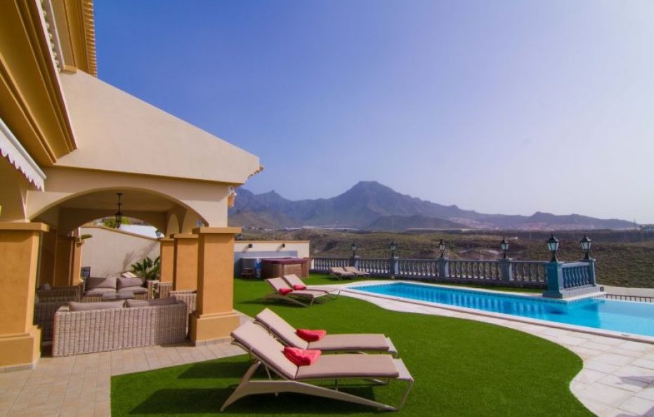 Villa Arcadio – 4-Bedroom with Ocean Views in La Caleta, Tenerife