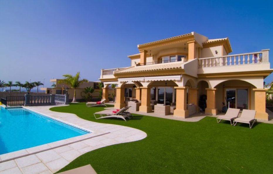 Villa Arcadio – 4-Bedroom with Ocean Views in La Caleta, Tenerife