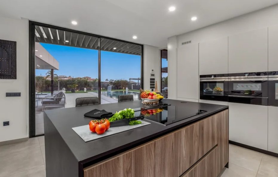 Villa Auguri, Costa Adeje – Heated Pool, Gym and Luxurious Retreat